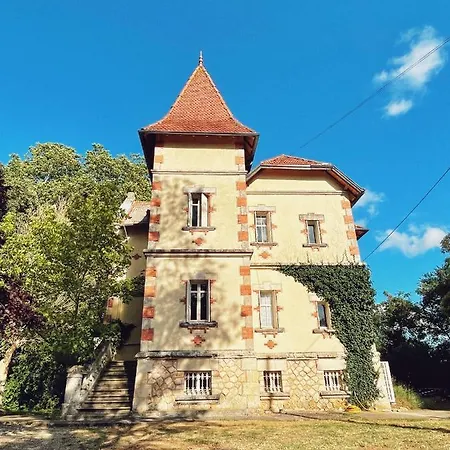 Petit Chateau Le Piot 3*