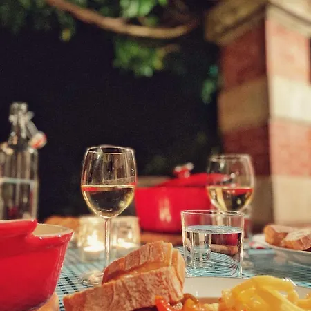 Petit Chateau Le Piot 3*