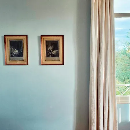 Bed and Breakfast Petit Chateau Le Piot