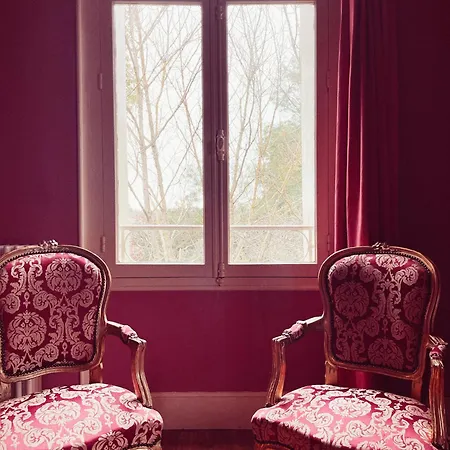 Petit Chateau Le Piot Bed and Breakfast