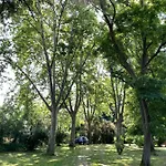 Oda ve Kahvaltı Petit Chateau Le Piot 3*