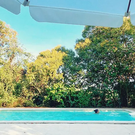 Nocleg ze śniadaniem Petit Chateau Le Piot 3*