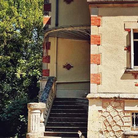 Petit Chateau Le Piot 3*