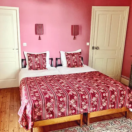 Petit Chateau Le Piot