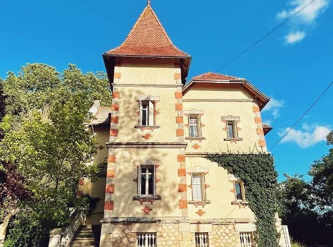 Petit Chateau Le Piot 3*